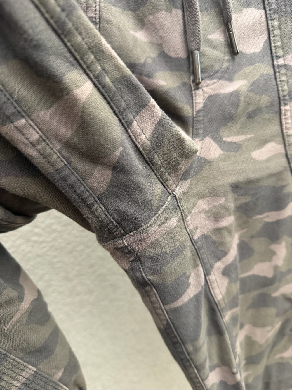 Athleta Women’s Camo Farallon Drawstring Joggers - Picture 5 of 5